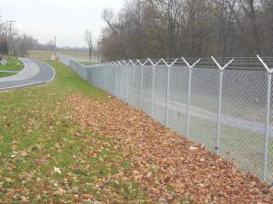 China Wholesale High Security Galvanized Chain Link Fence Cost With Barbed Wire On Top factory