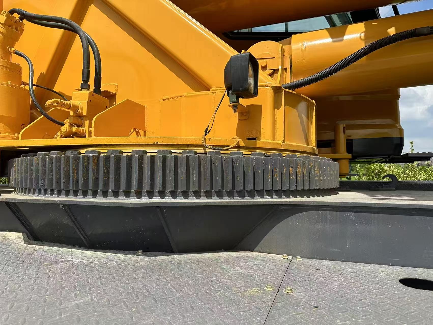 70 Ton XCMG Truck Crane With Optimized Oil Port Layout And Increased Heat Radiating Area For T3 Working Condition
