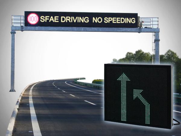 High Definition Electronic Highway Message Boards Communicate , Electronic