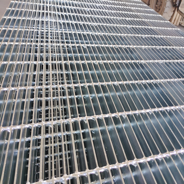 403/30/100 Galvanized Steel Rod Grating On Industrial Machinery Platforms