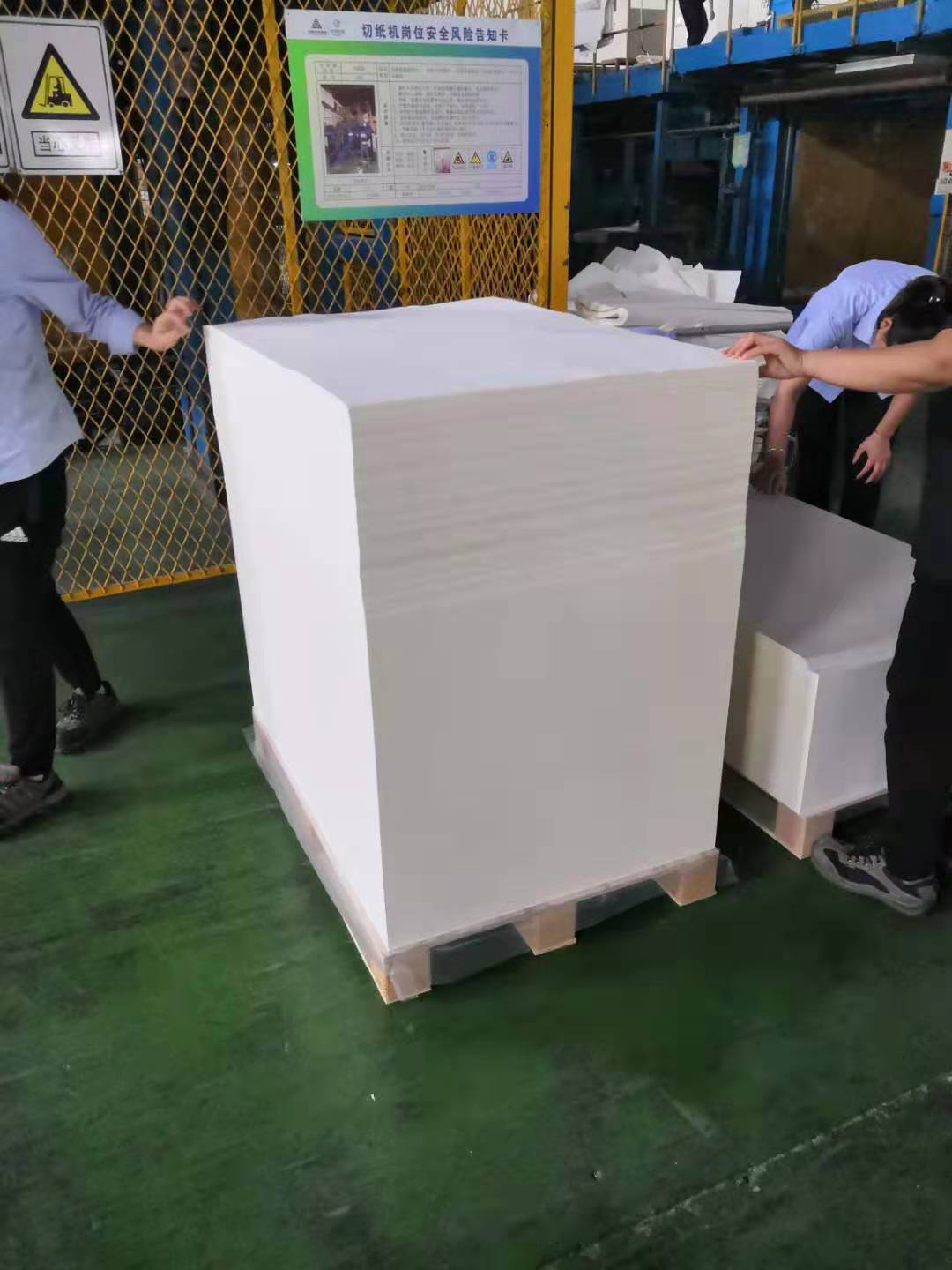 Offset Printing Compatible Woodfree Offset Paper from Longfeng/Chenming Mill