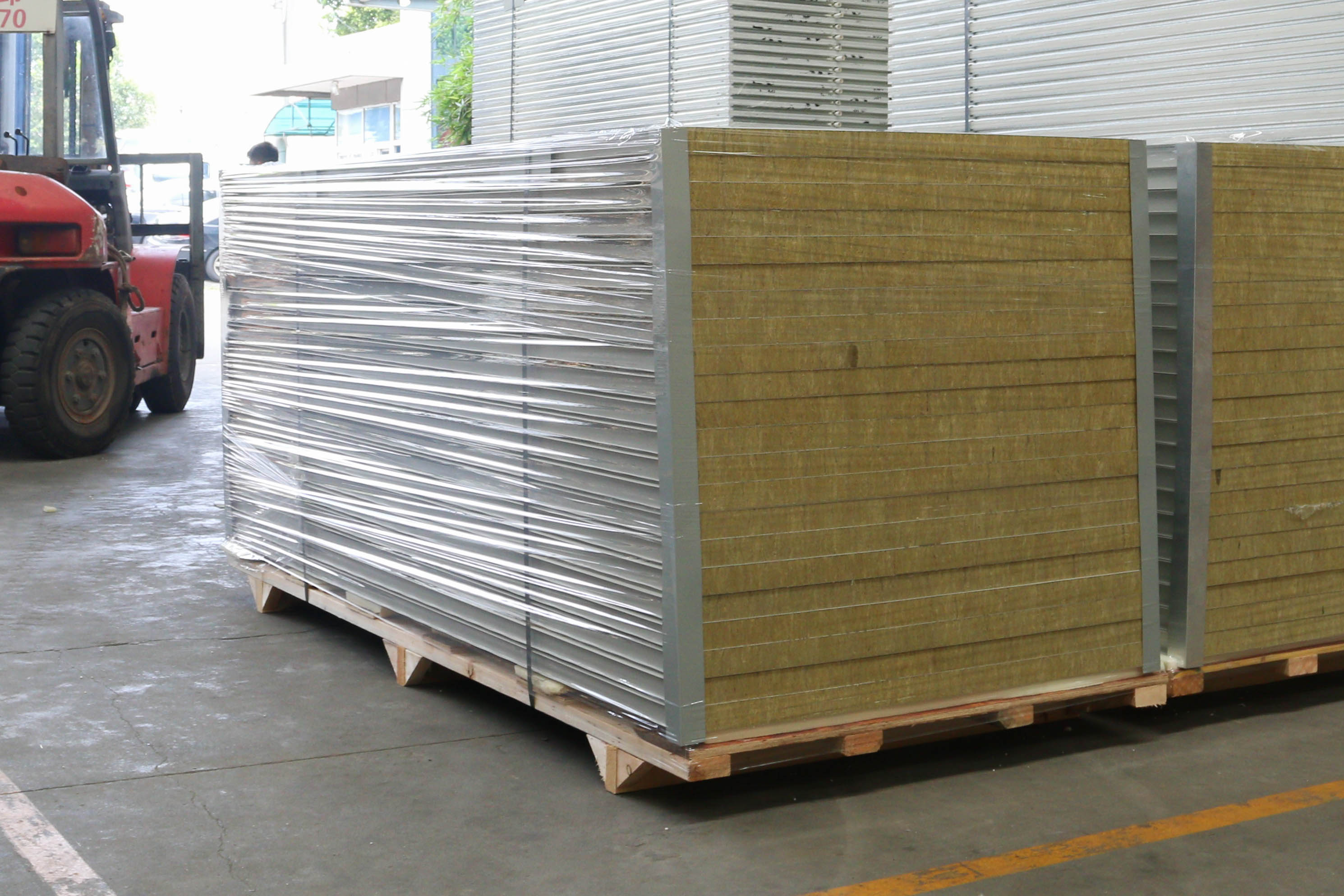 Silicon Rock Roof Wall Polyurethane Sandwich Panel Cladding Puf Panel Roof 200mm
