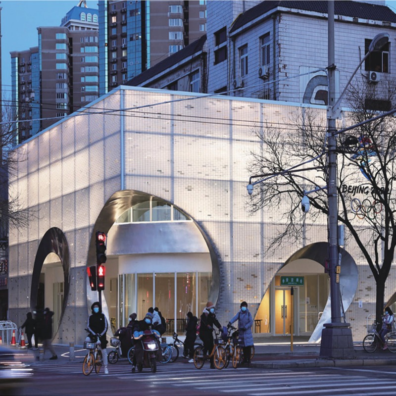 Design of Commercial Street Facades: Glass Block Curtains, a Wall by Day and an Urban Light Painting by Night