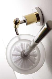 China Wall Mounted Round Glass Brush Holder Stainless Steel 304 factory