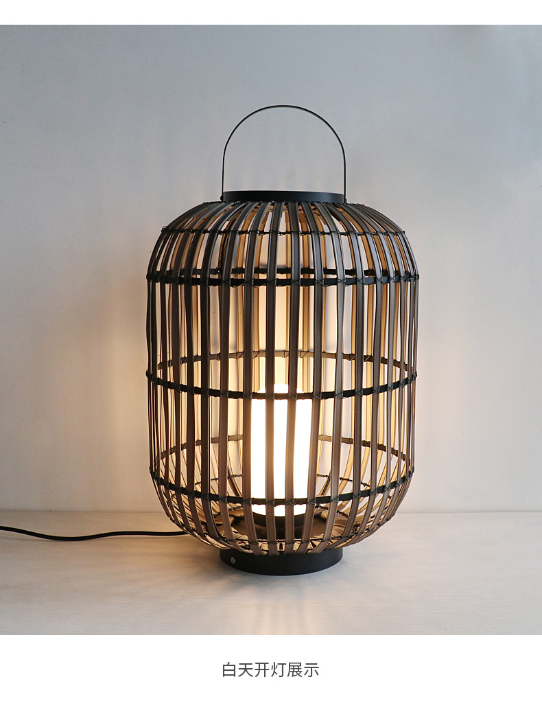 Decorative Rattan Outdoor Lantern , Woven Rattan Lamp 3500K For Atmosphere