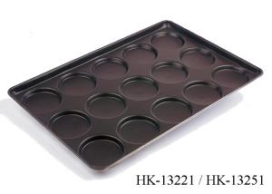 China 4&quot; Bread Baking Equipment Square / Round Aluminum Hamburger Bun Pans Bakeware factory