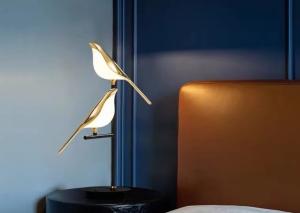 China Modern Luxury Gold Table Lamp For Hotel Home Living Room Decoration Desk Light With Bird Shape factory