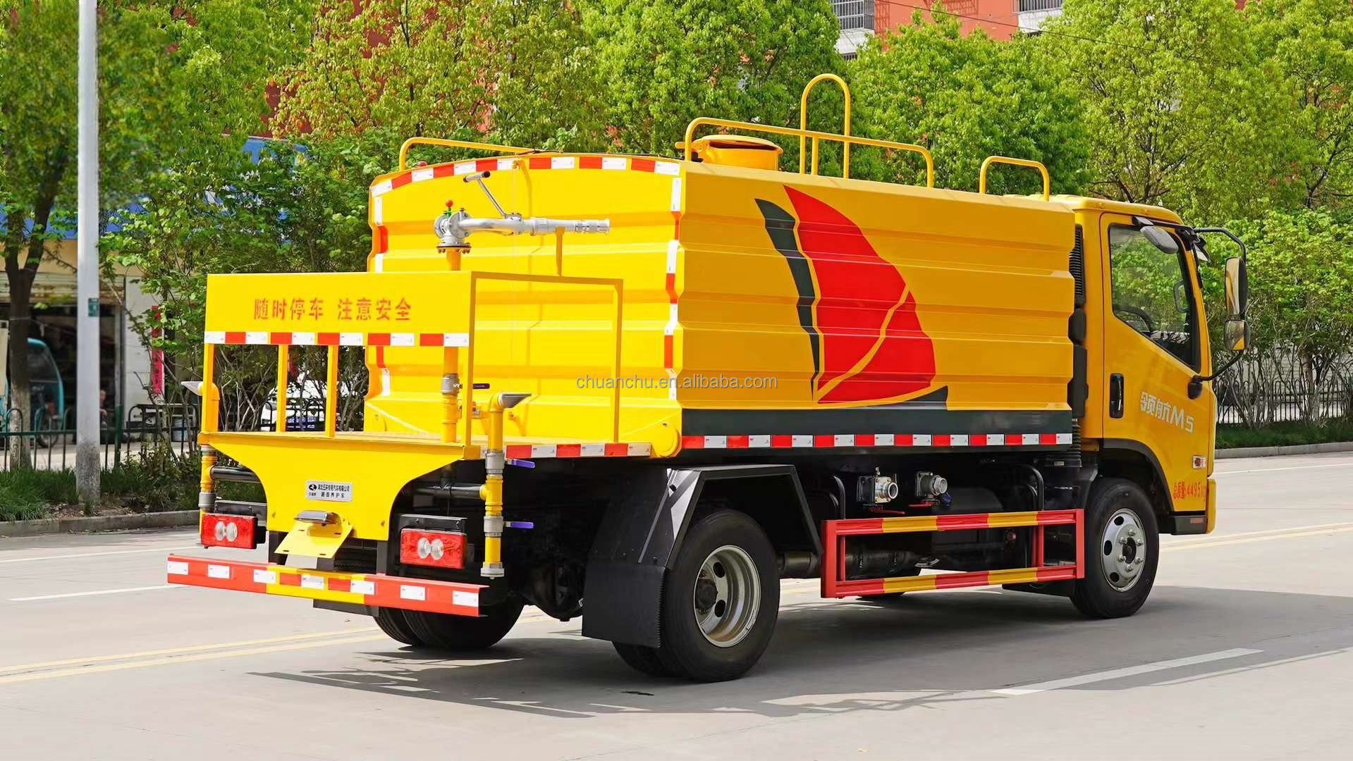 Hot Water Tanker Truck 4x2 6x4 8x4 Water Sprinkler Tank Watering Cart With Custom's Requirement Euro 3 4 5 6