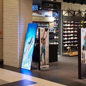 China Indoor P3 Portable Digital Poster , Intelligent Integrated Advertising LED Display factory