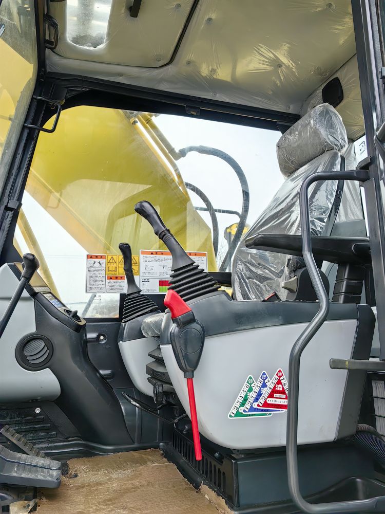 Original Hydraulic Pump and Cylinder Komatsu PC200-8 Excavator 20 Ton in Shanghai