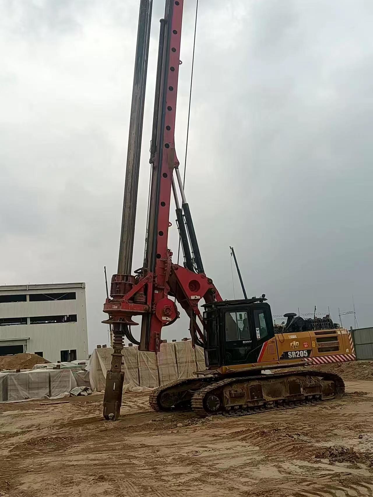 SANY rotary drilling machine (SR155) adopts machine lock rod, please call if necessary