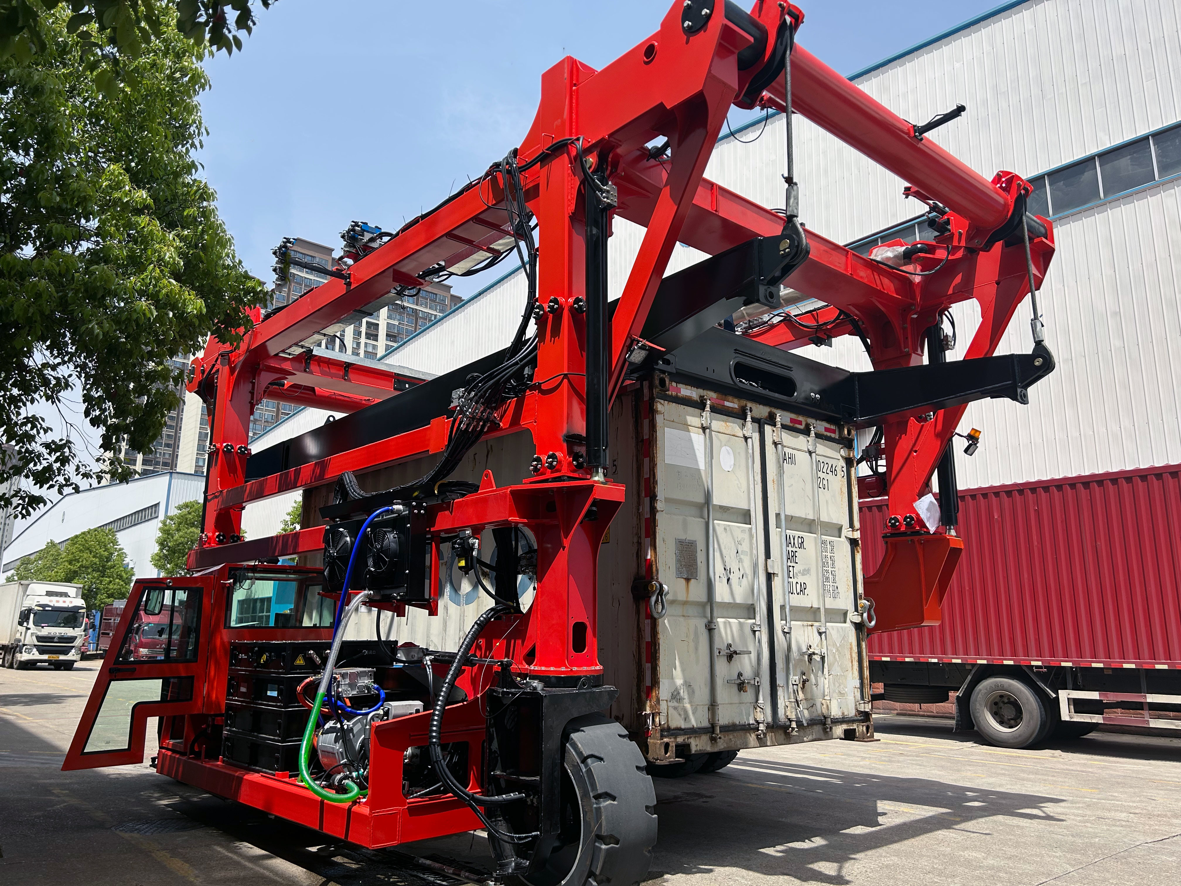 70T Electric Straddle Carrier Red Container Lifting Vehicle For Oversized Heavy Loads