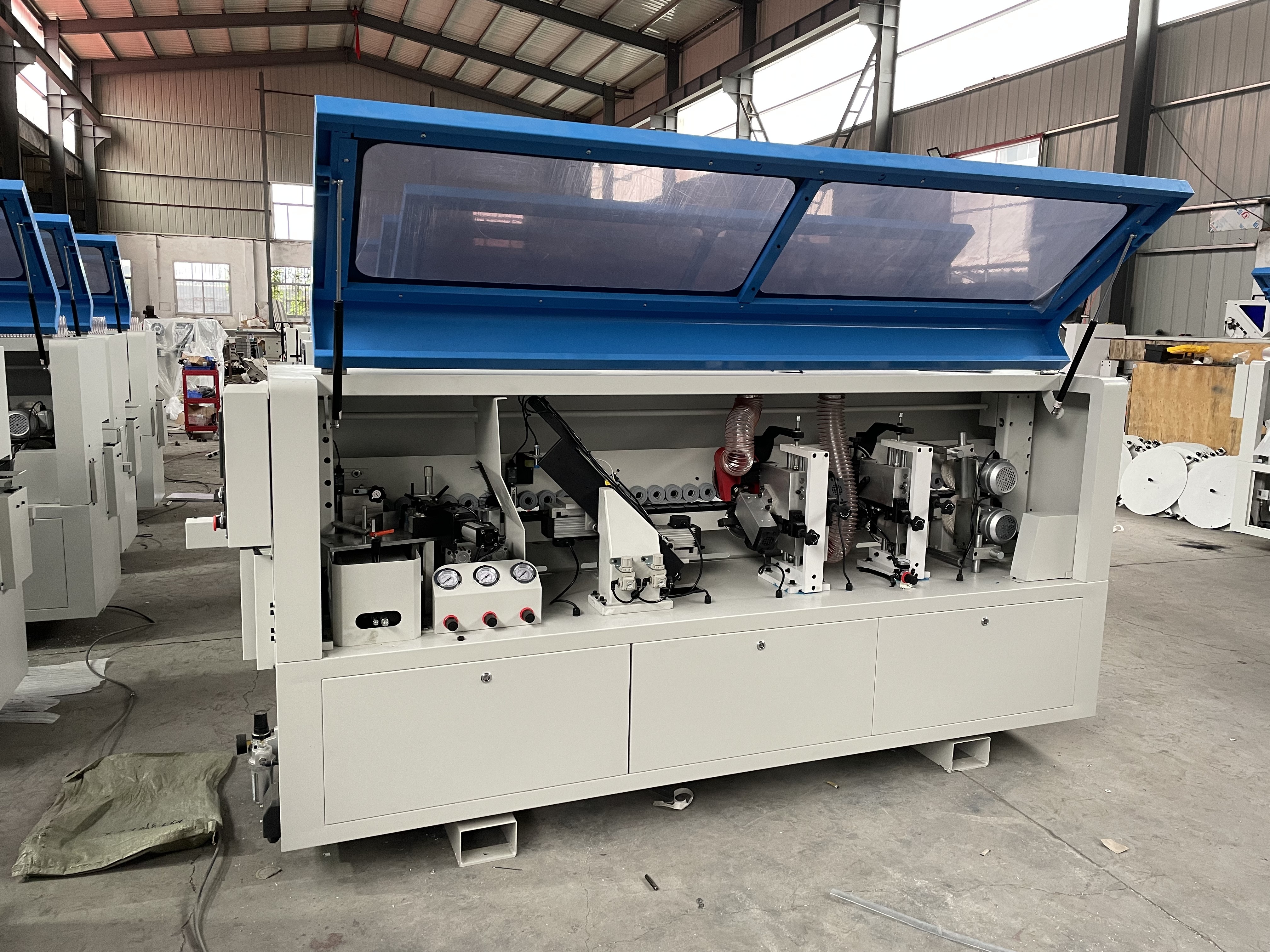 Efficiently Finish Your Woodworking Projects with M5 Auto Edge Banding Machine at 0.6Mpa