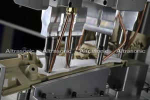 China Ultrasonic Spot Welder For Auto Acoustic Cotton / Automation Ultrasonic Riveting Machine factory