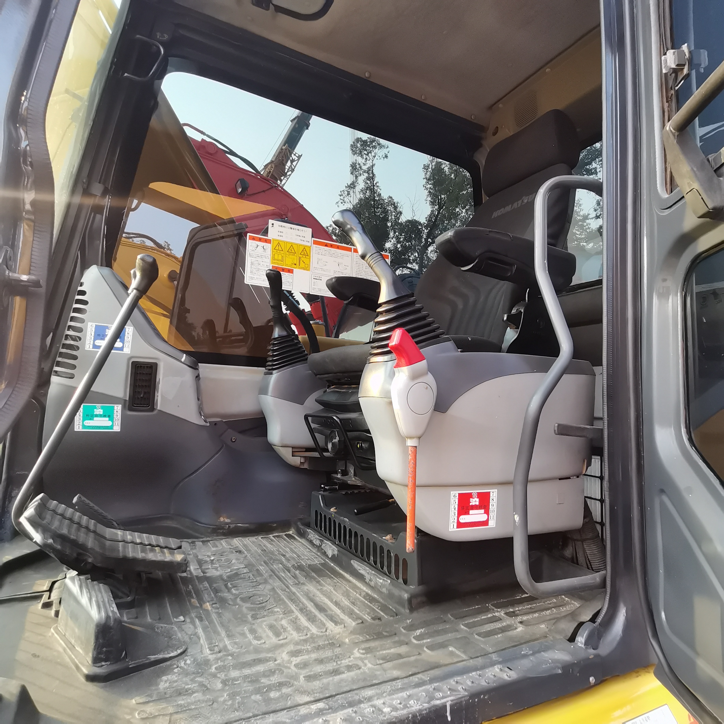 Used Komatsu Excavator PC200 PC130 PC70 in Good Condition with Original Hydraulic Valve