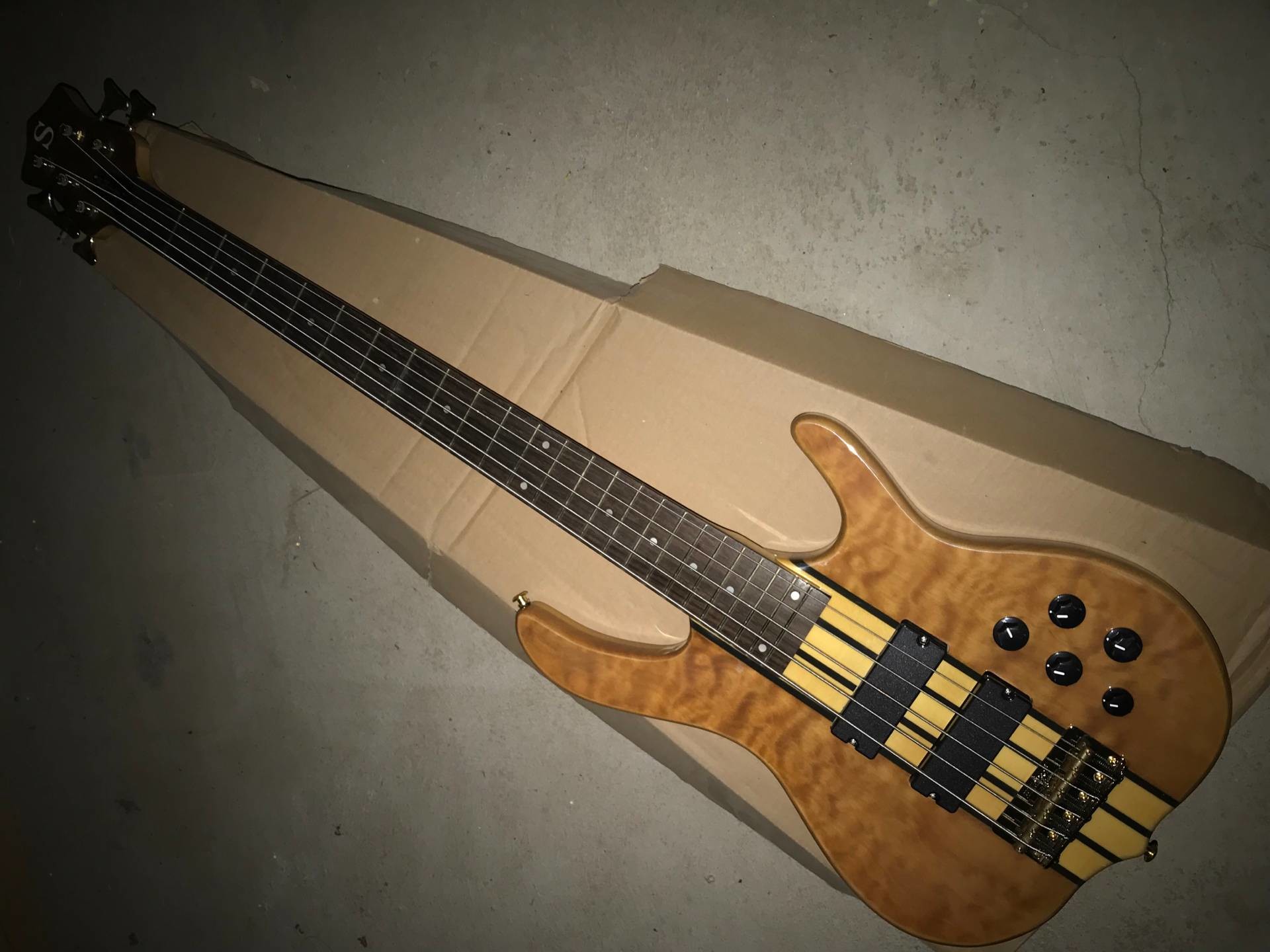 5 Strings Ken bass Smith bass Golden Hardware with Active pickup Burl Top & Back electric guitar Bass