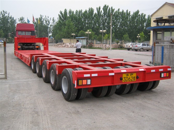 Semi-Trailer 150ton Heavy Duty 4 Line 8 Axle Low Bed Trailer with 32 Tyres and Gooseneck