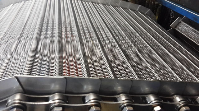 Chain Driven Flexible Conveyor Belt Metal Mesh Straight Running Steady Performance