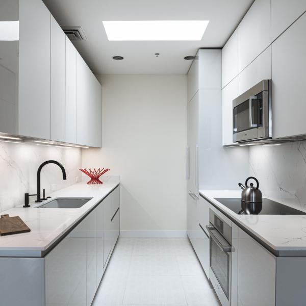 China Modern Acrylic Kitchen Cabinet MDF board Moisture Proof Units Set factory