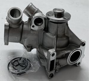 China 1042003301 Engine Parts Water Pump factory