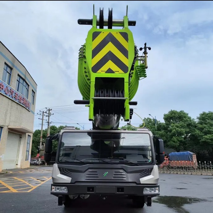 Medium Truck Crane ZTC1300VS863 130TON Non-All-Terrain Truck Crane