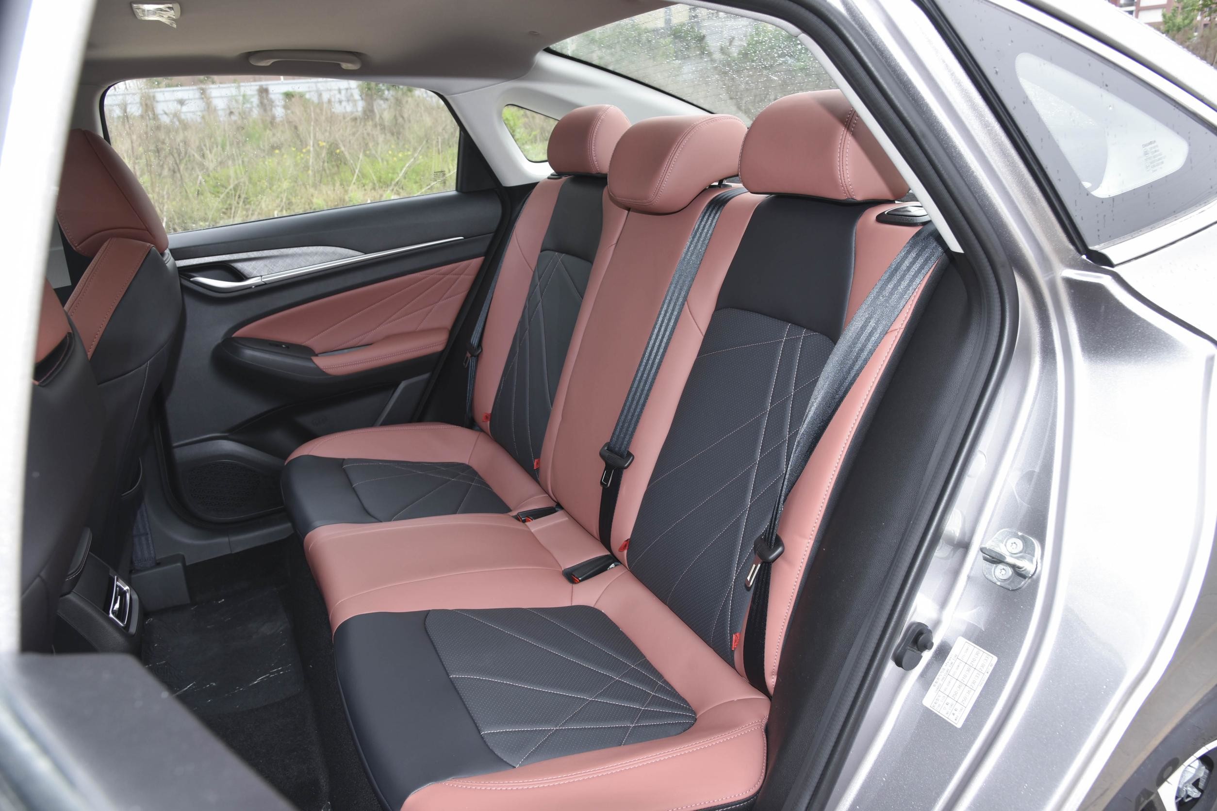 Changan Yidong EV460 Changan EADO Chinese New Energy Vehicles 145km/H