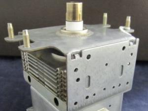China Metal Ceramic CW Magnetron , Magnetron Tube Replacement 7.2 KV Anode Voltage factory