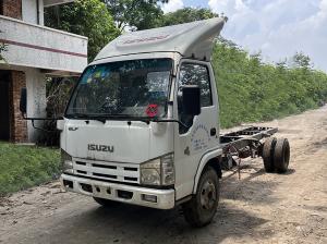 China 4x2 Euro 4 Used Medium Duty Trucks Left Hand Drive Japanese Used Trucks factory