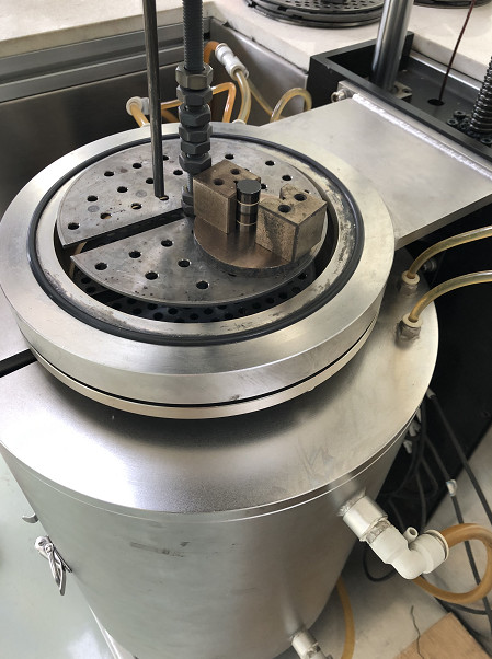 Automatic 950.C Vacuum Brazing Machine With Quartz Glass Tube And Halogen Heating Source