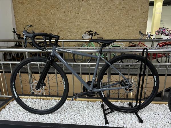 Customized 21 Speed Shimano Tourney Geared Mountain Bike With Carbon Fiberand