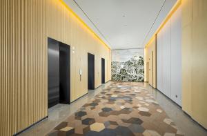 China Lacquer Finishes Flat Seam Wood Veneer Wall Panels 18mm Thickenss factory