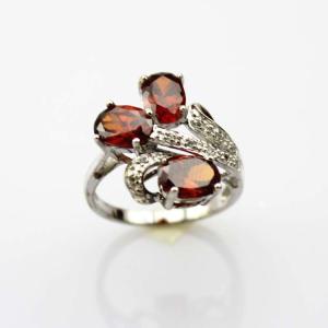 China Fashion Jewelry 925 Silver Ring with Cubic Zircon Three Stones Ring(R0098) factory