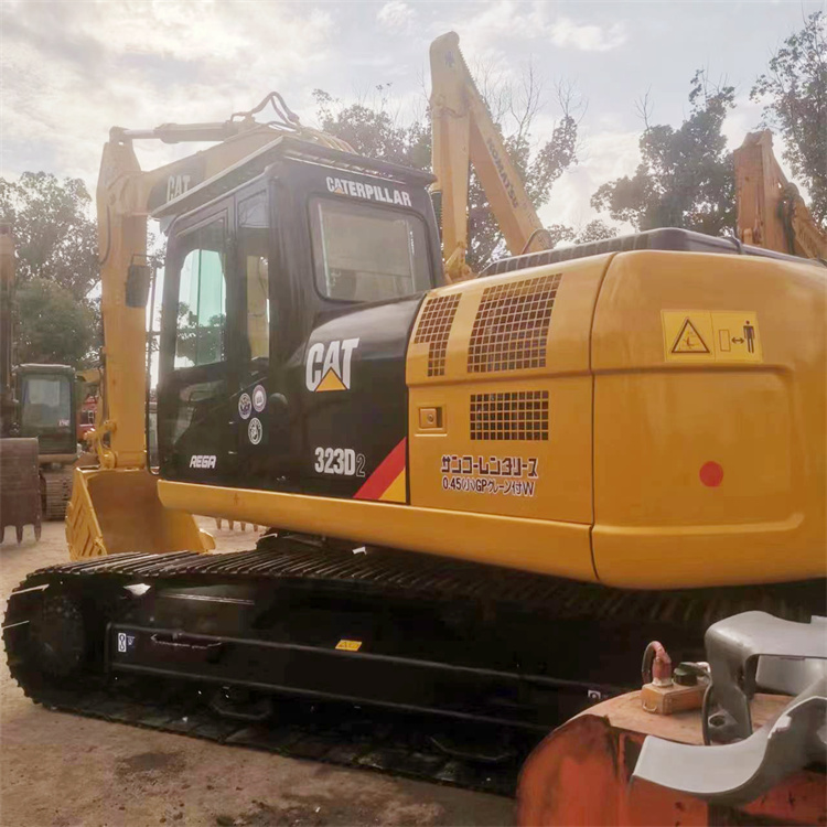Used Caterpillar 323D Excavators with 1.2 m3 Bucket Capacity and Excellent Condition