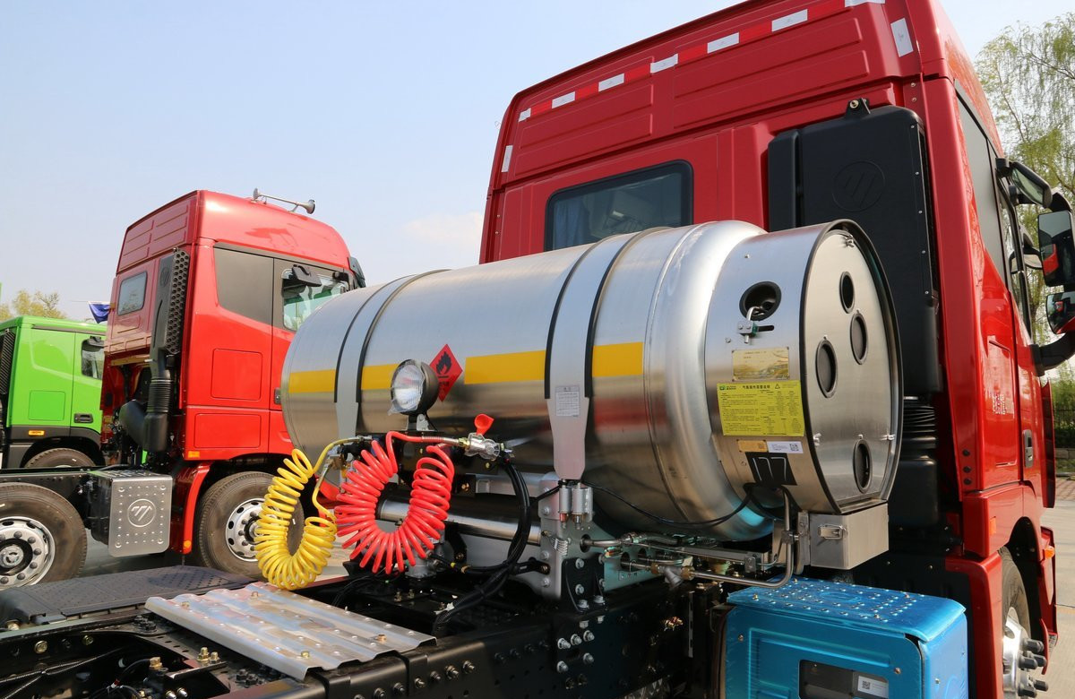 Used Tractor Truck Head LNG Engine Foton EST 460hp Fast 12 Gears Pulling 40 Tons