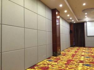 China Banquet Hall Operable Acoustic Room Dividers , Soundproof Movable Wall Partitions factory