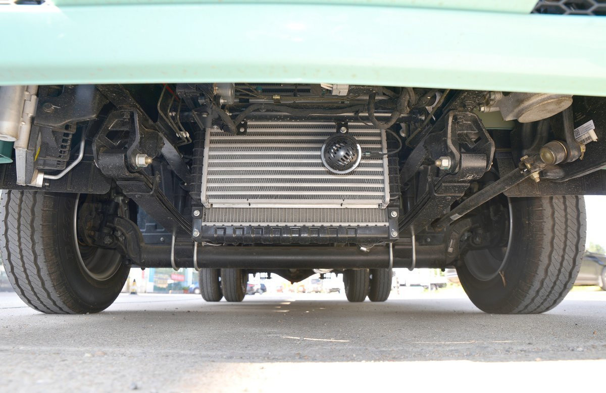 Used Box Cargo Truck Single Cab Foton Light Truck Flat Bed 3.7 Meters Long Doule Rear Tries