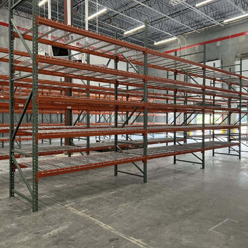 China Teardrop Pallet Racking System for Warehouse Storage factory