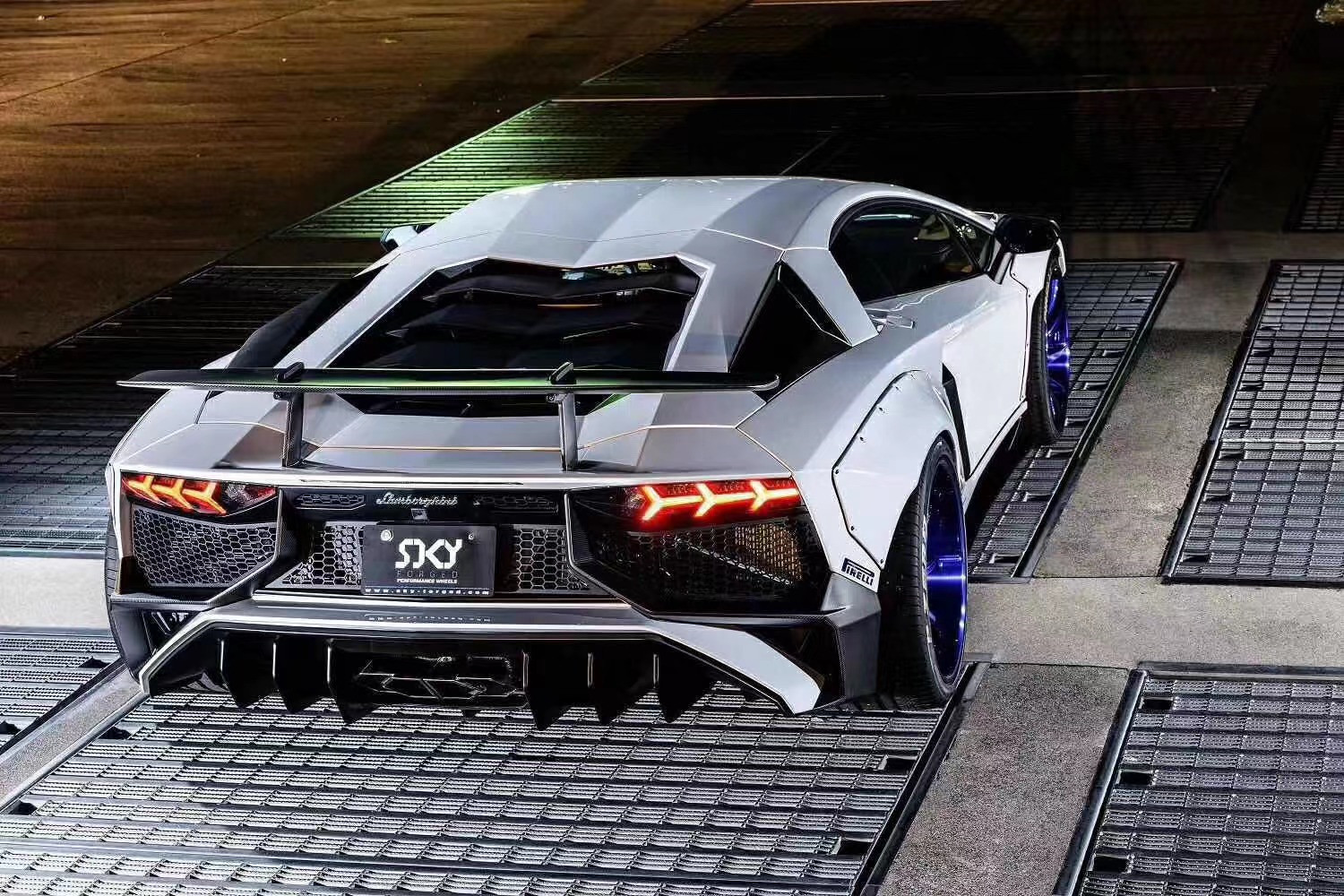 For Lamborghini Aventador LP700 Carbon Fiber Body Kit LP700 Upgraded LB-style Side Skirt Spoiler Wheel Arch