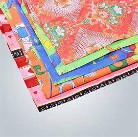 PET Film Waterproof Non Woven Fabric PP Spunbond Biodegradable For Tablecloth