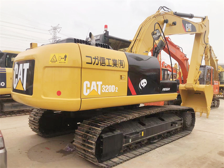 Good Condition 20 Ton Used Caterpillar 320D2 Excavator in Japan with Low Working Hours