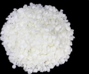 China Antibacterial Triple White Filtered Beeswax Pellets Food Grade factory