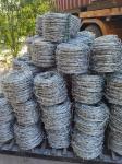 1.8-2.5mm Metal Barbed Wire Fence 14x14 16x16 Concertina Wire Roll