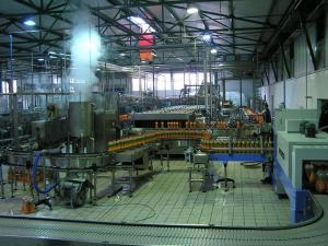 China Anti Rust 1500BPH Fruit Juice Bottling Plant factory