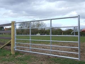China 40x80mm 1.8m Galvanized Metal Horse Fence Panels factory