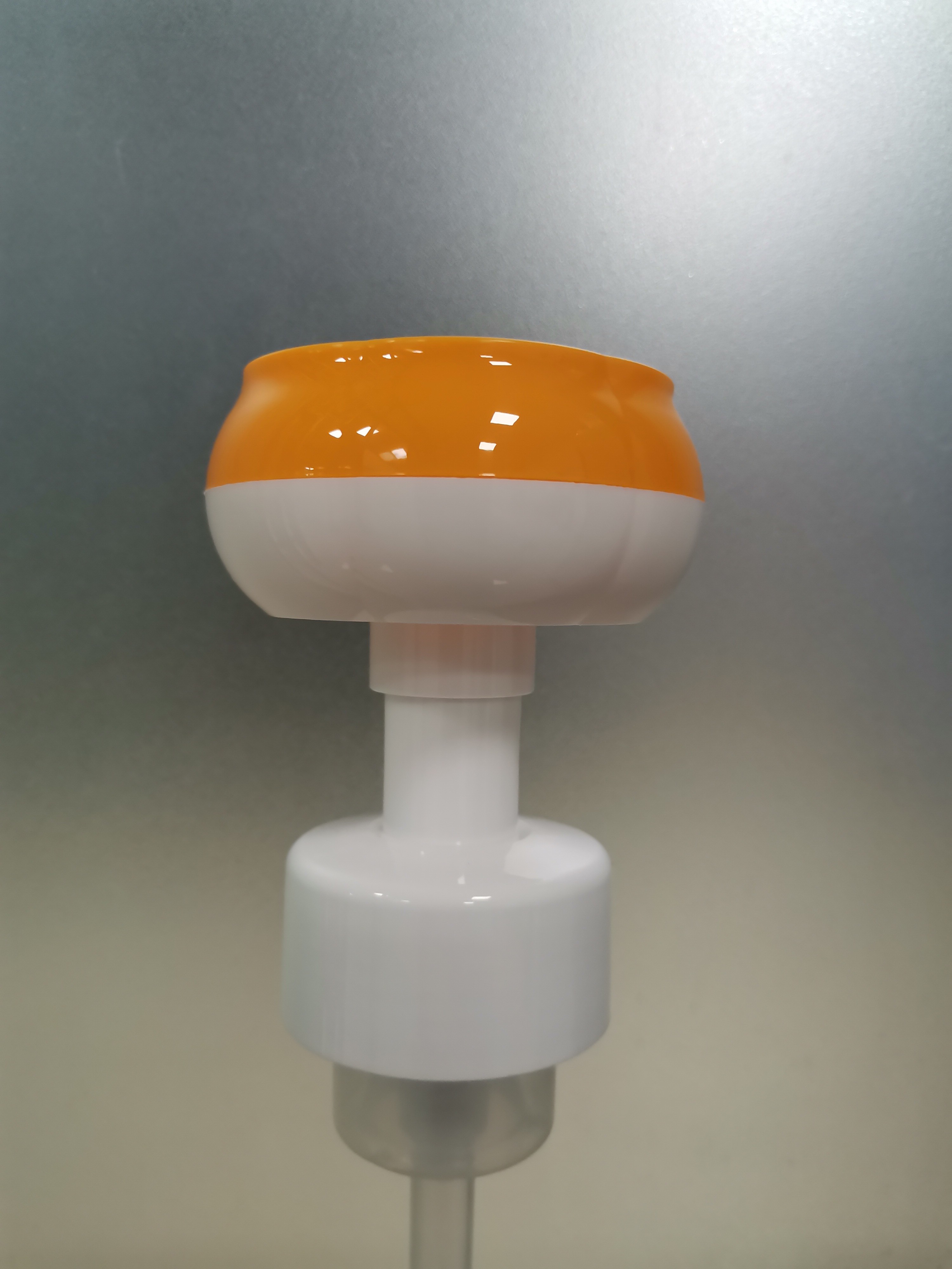 White PP Man Shaving Foam Pump Head Non Spill Dispenser For Long Lasting Hygiene
