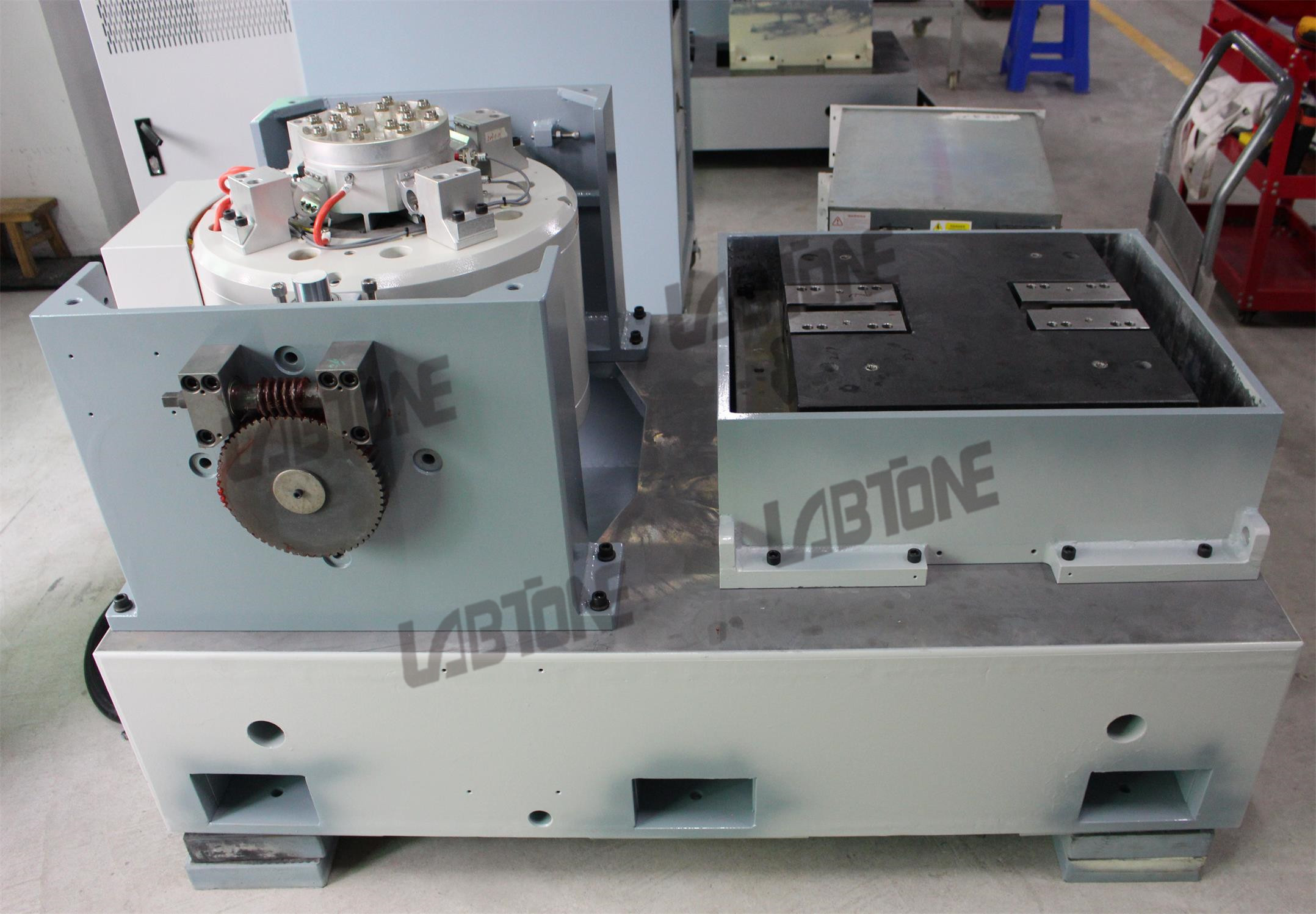 Test Laboratory Equipment Vibration Machine With 51mm Displacement For Street Light