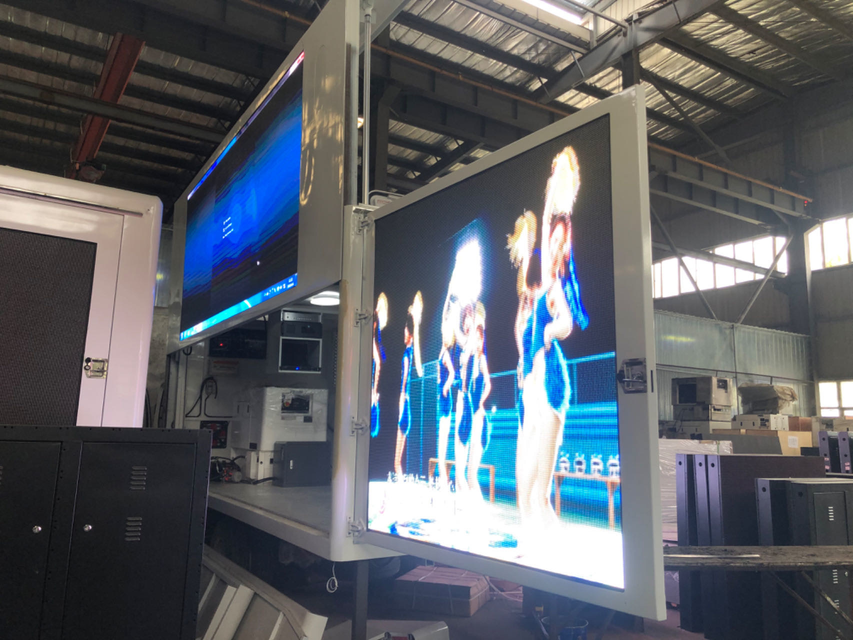 Customized 3 Sides P6 High Brightness LED Display Box Mounted On Truck