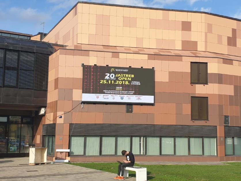 10000nits Large Outdoor LED Screen AC110V-AC220V