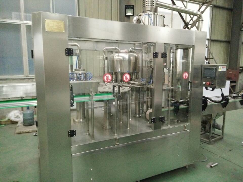 China 3000BPH Water Bottling Machine For Polyester And Plastics Bottles factory