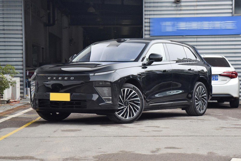 s 2024 Exeed STERRA Hybrid SUV 265hp 2000km EV Range RWD 3000mm Wheelbase The Perfect Combination of Power and Efficiency